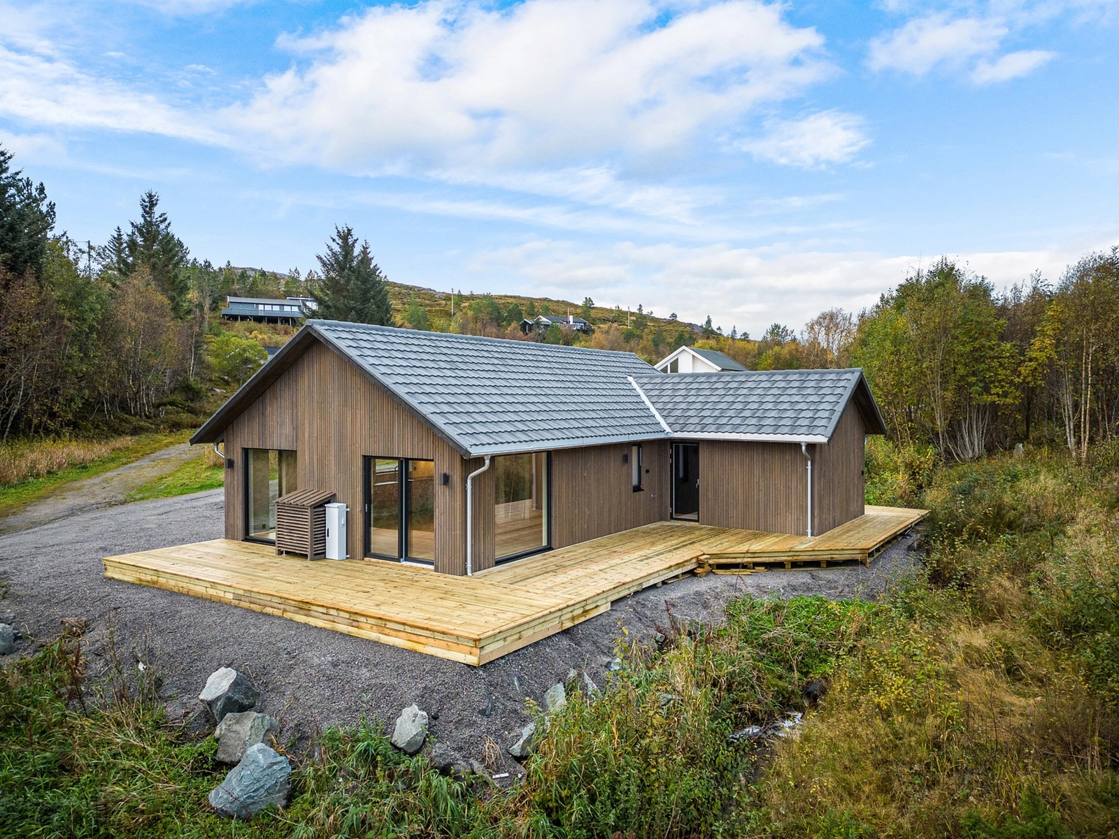 Godt med parkeringsplasser på egen tomt. Galleribilde