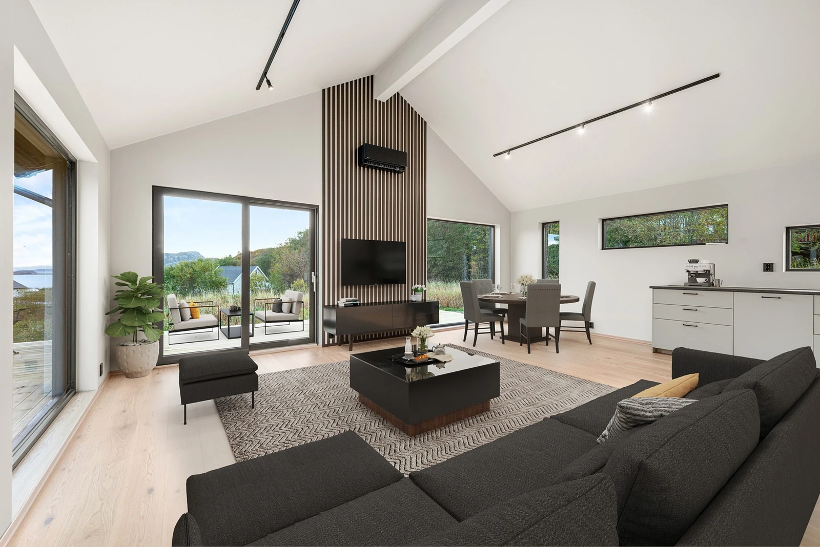 Fra hytten er det kort veg til fjorden med fine badeplasser, samt til flotte tur- og friluftsområder. Virtuell styling. Galleribilde