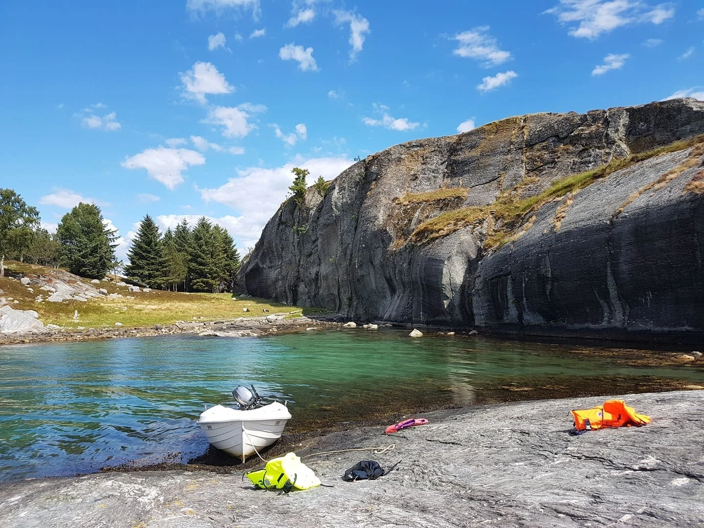 Flotte bademuligheter i Årdalsfjorden Galleribilde