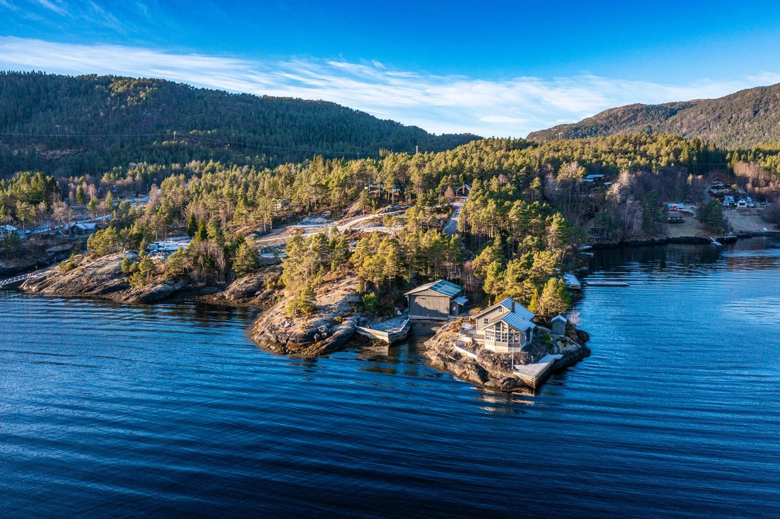 Nærhet til både sjø og fjell! Galleribilde