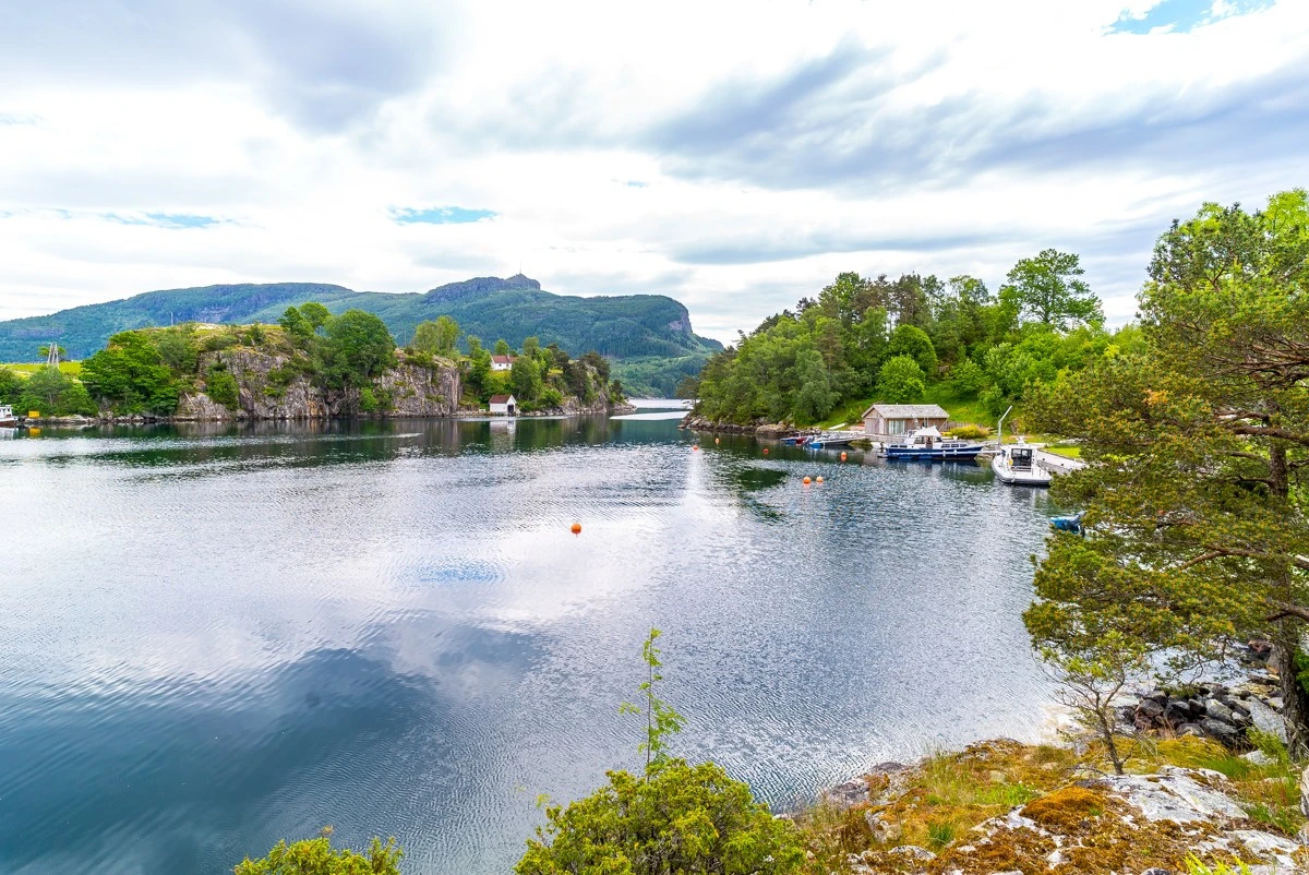 Sandangervågen er et populært feriested med idylliske omgivelser Galleribilde