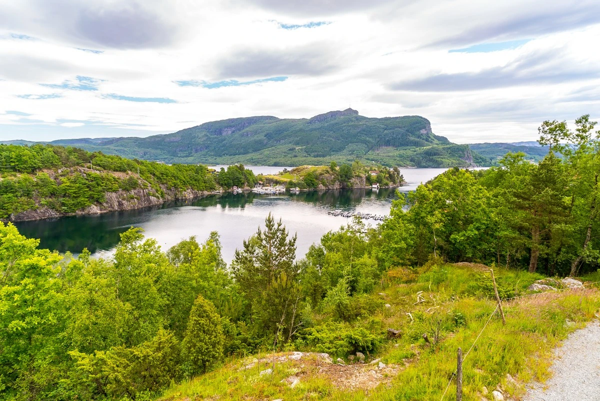 Vann, strøm og avløp ligger også klar til tomtene. Galleribilde