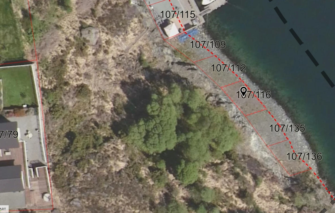 Naustomt er utvidet med fylling mot sjø Galleribilde