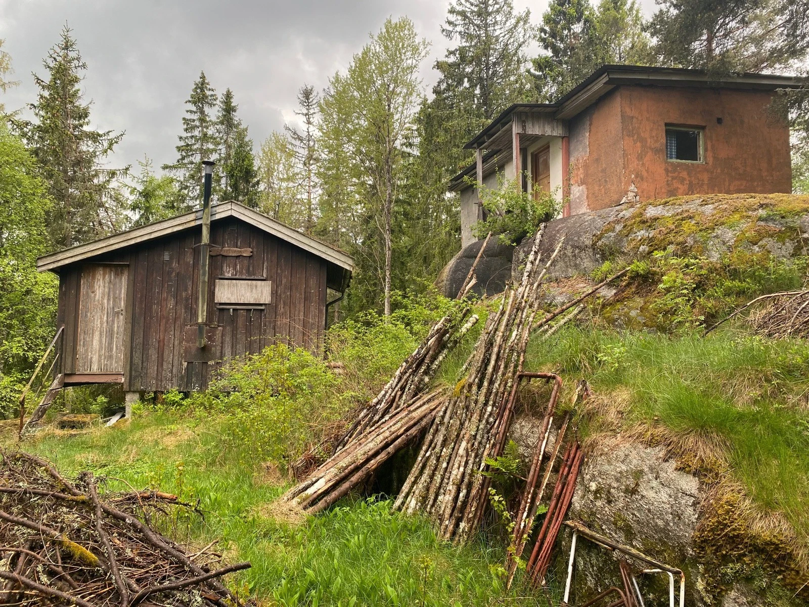 Dagens bebyggelse består av fritidsbolig og anneks som har stått ubrukt i mange år. Galleribilde