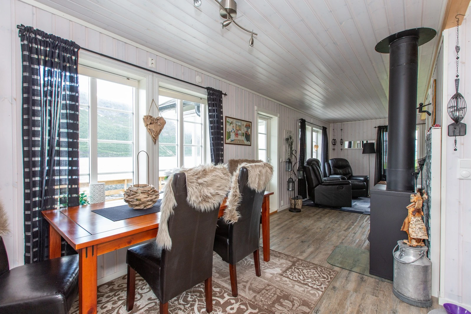 Her kan frokosten nytes med flott utsikt Galleribilde