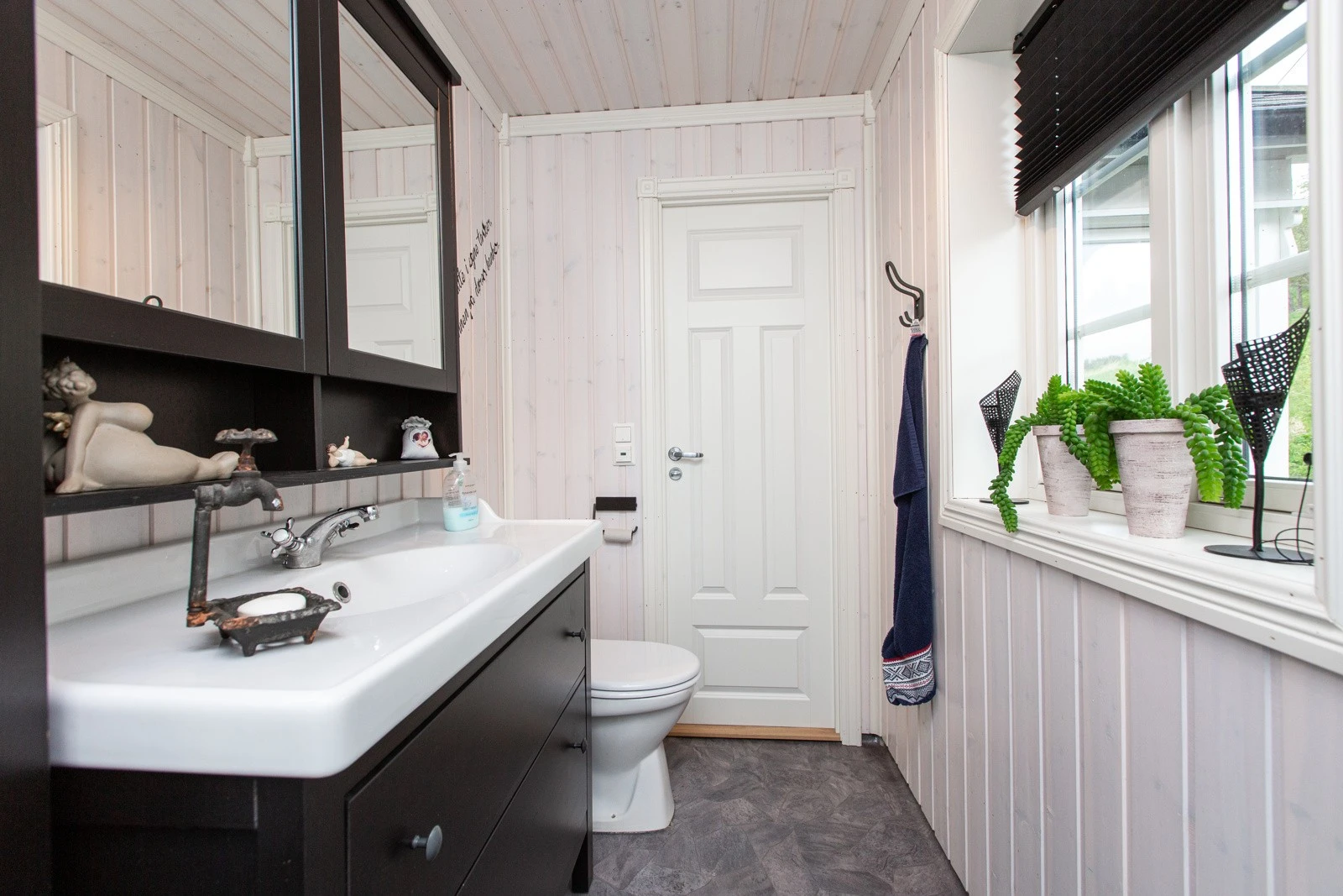 Lyst og lekkert bad Galleribilde