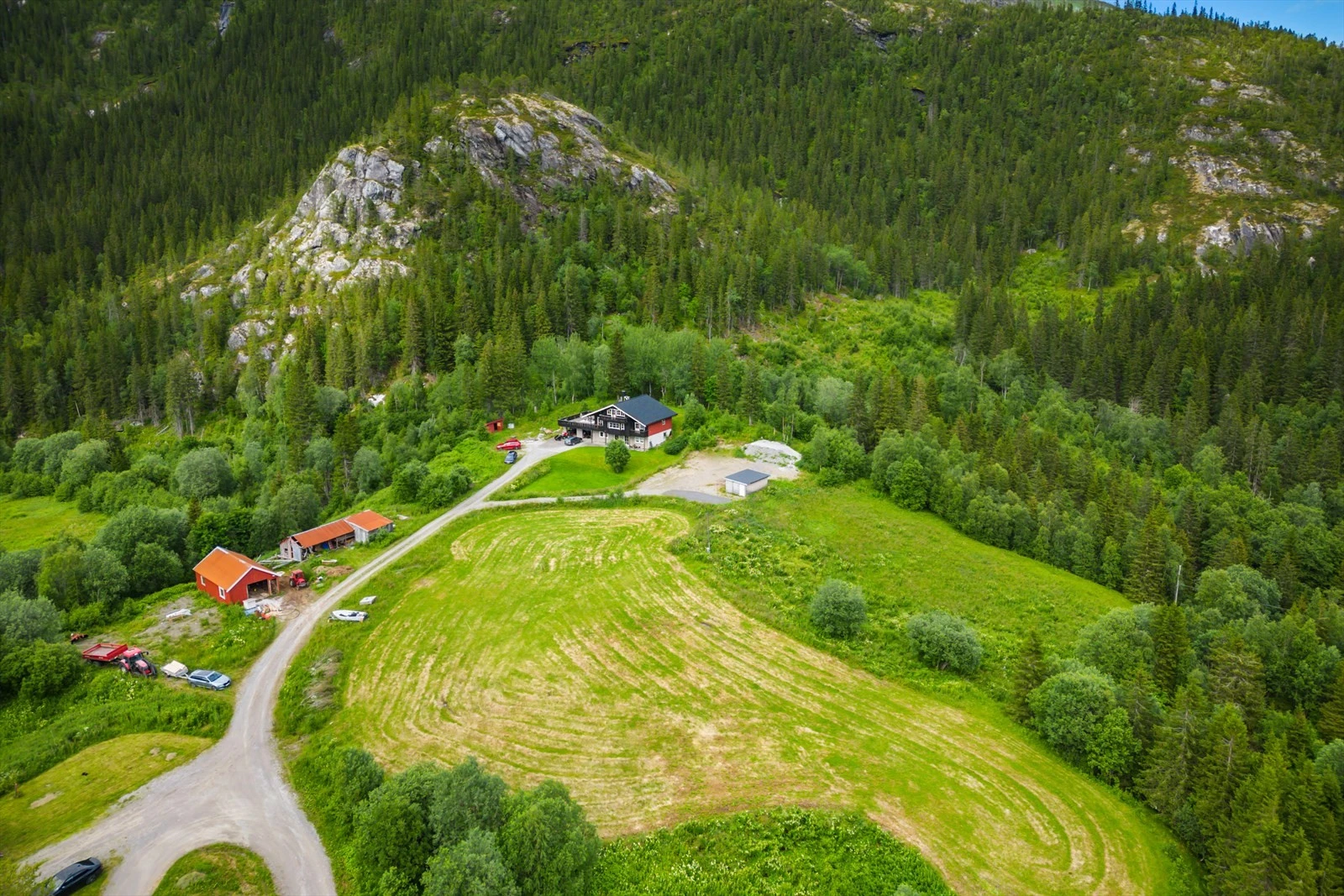 Visning etter nærmere avtale med megler. Send gjerne tekstmelding, e-post eller ring for å avtale et tidspunkt som passer for deg! Galleribilde