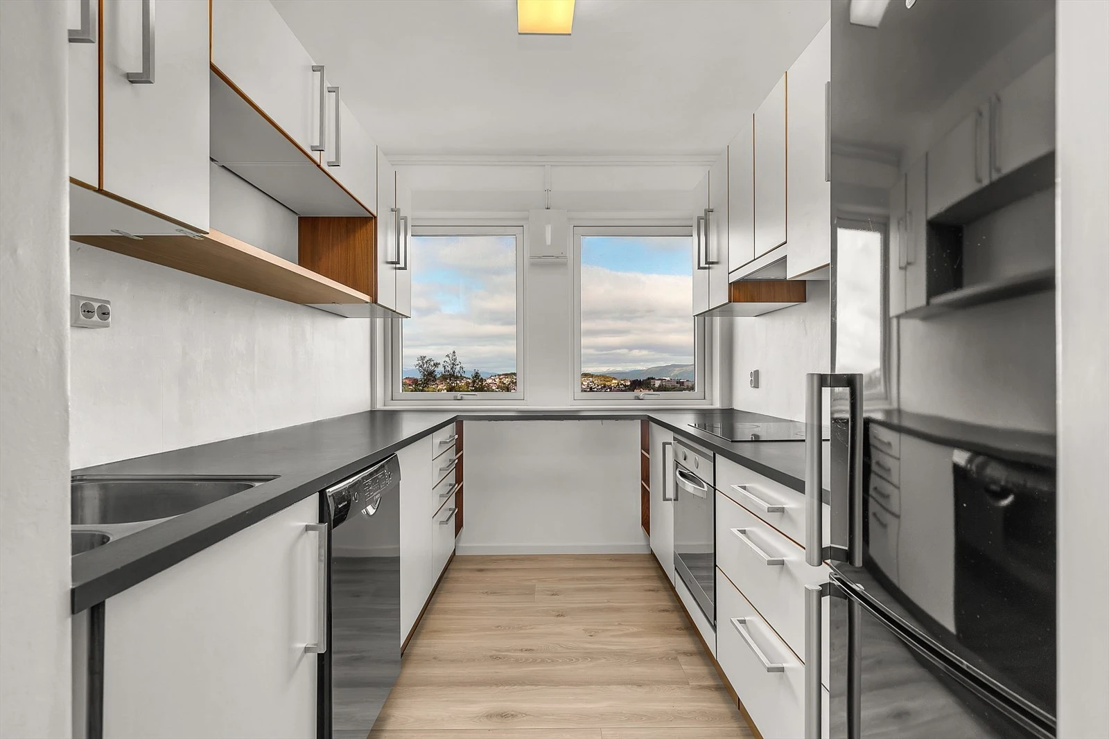 Kjøkkeninnredning av normalt god standard. Galleribilde