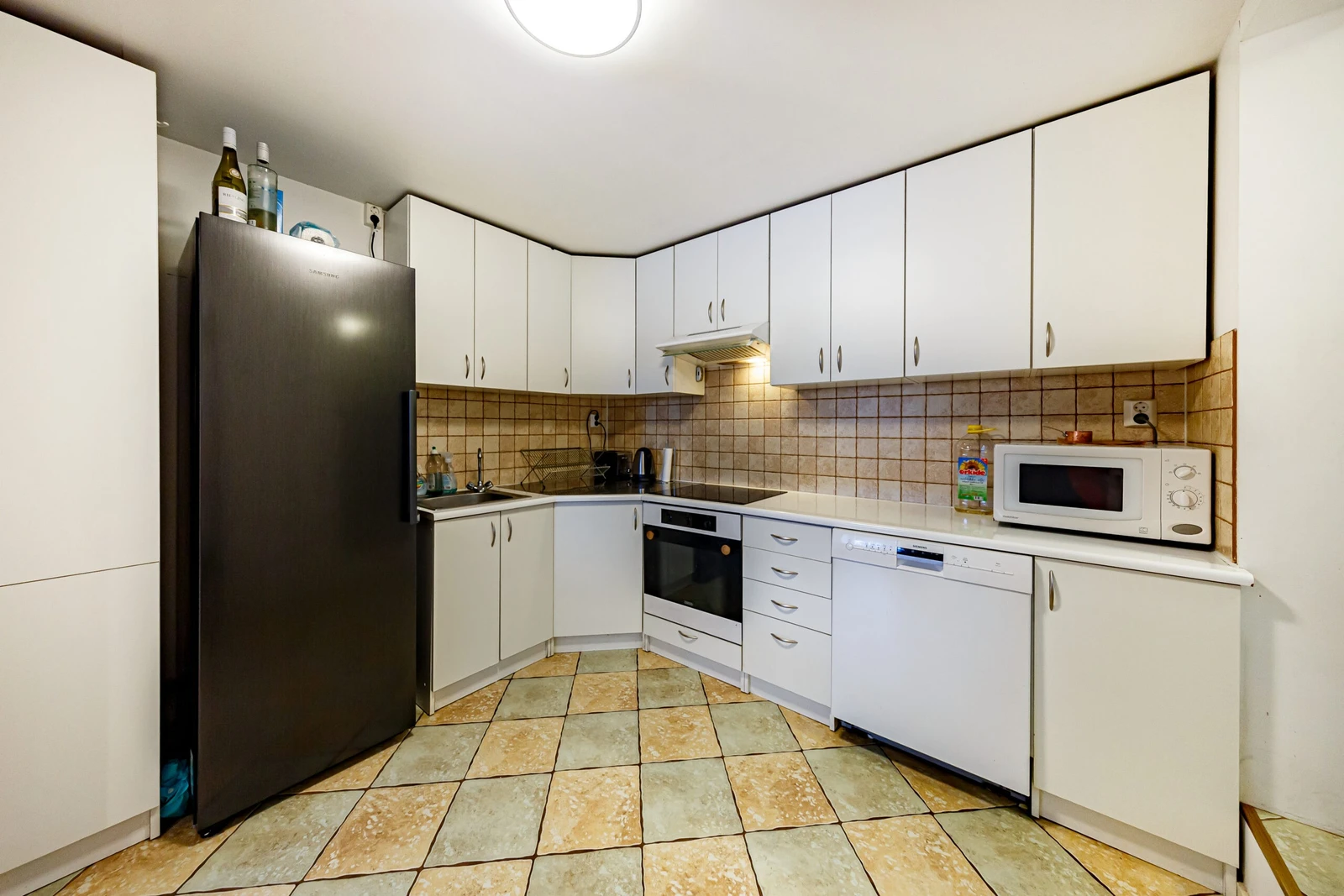 Hovedkjøkken 1 etg
Det er også et mindre kjøkken i andre etg Galleribilde