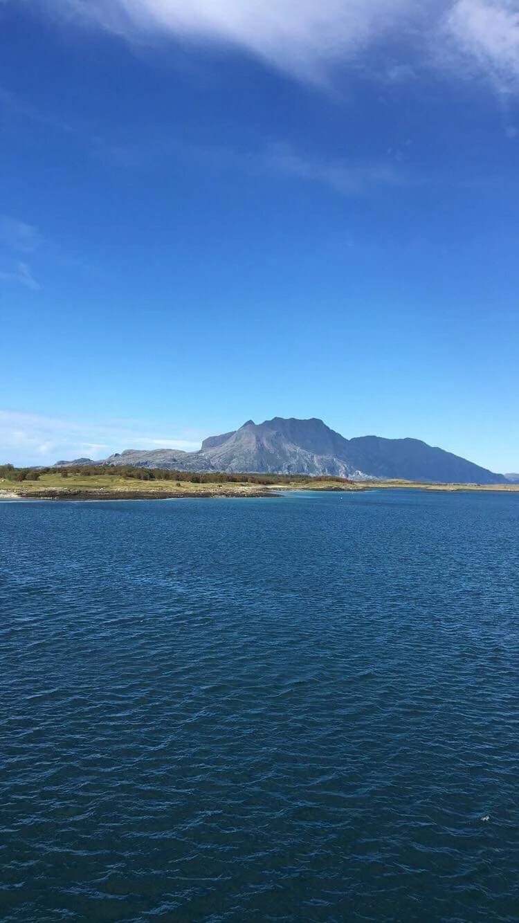 Dønnamannen ute i havet Galleribilde