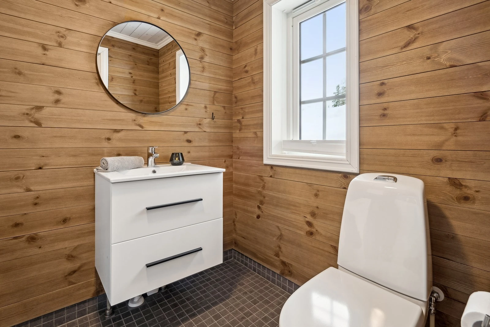 Det er også et separat "gjestetoalett" Galleribilde