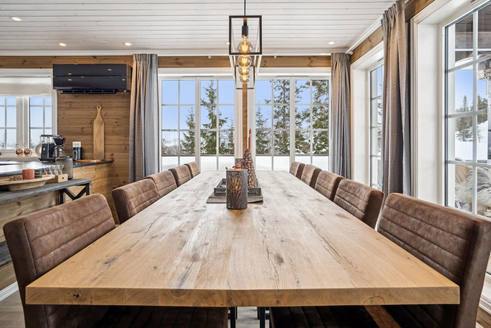 Det er plass til hele familien på hytta Galleribilde