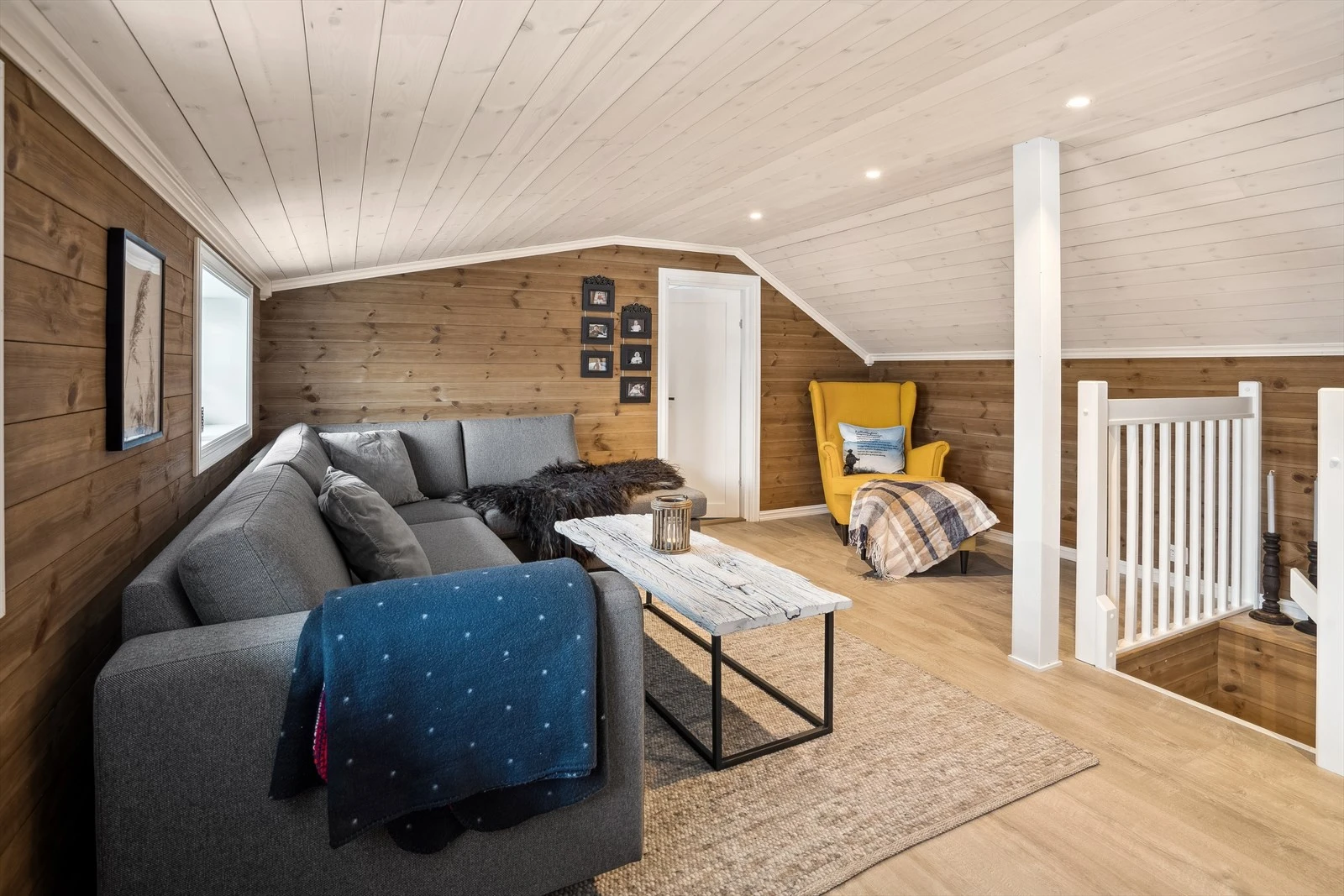 Ekstra stue for ungdommen, obs, ikke full takhøyde Galleribilde