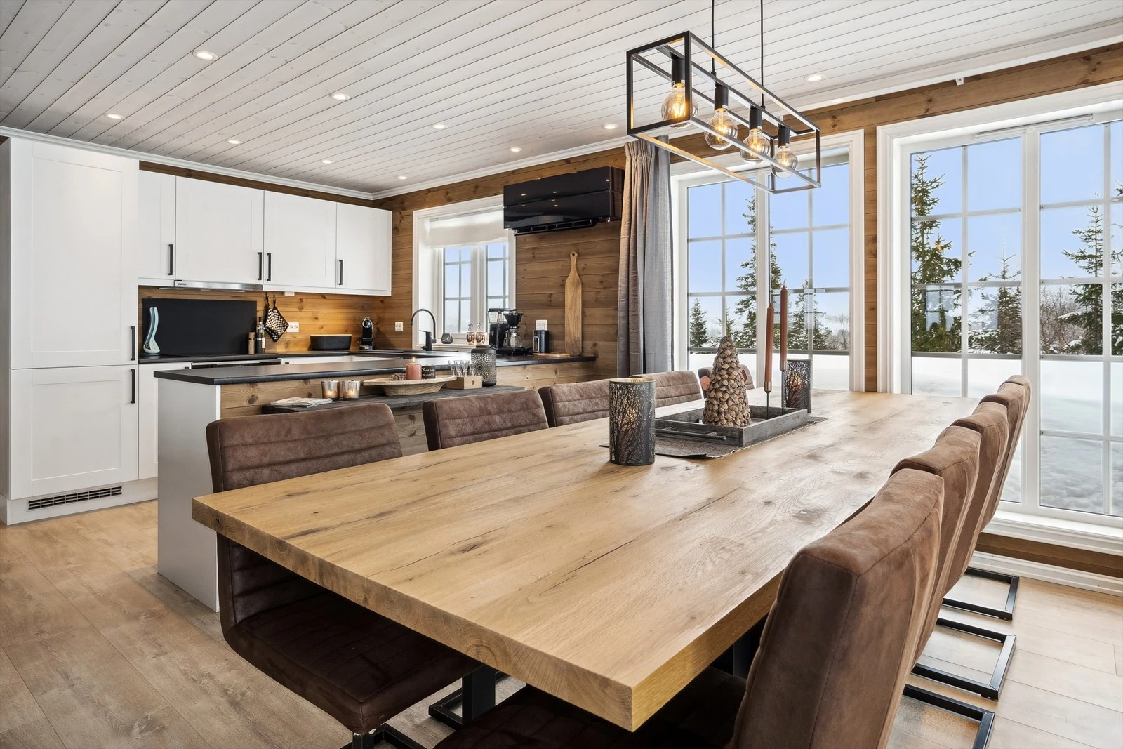 Romslig kjøkken med moderne løsning, nesten som hjemme kanskje? Galleribilde