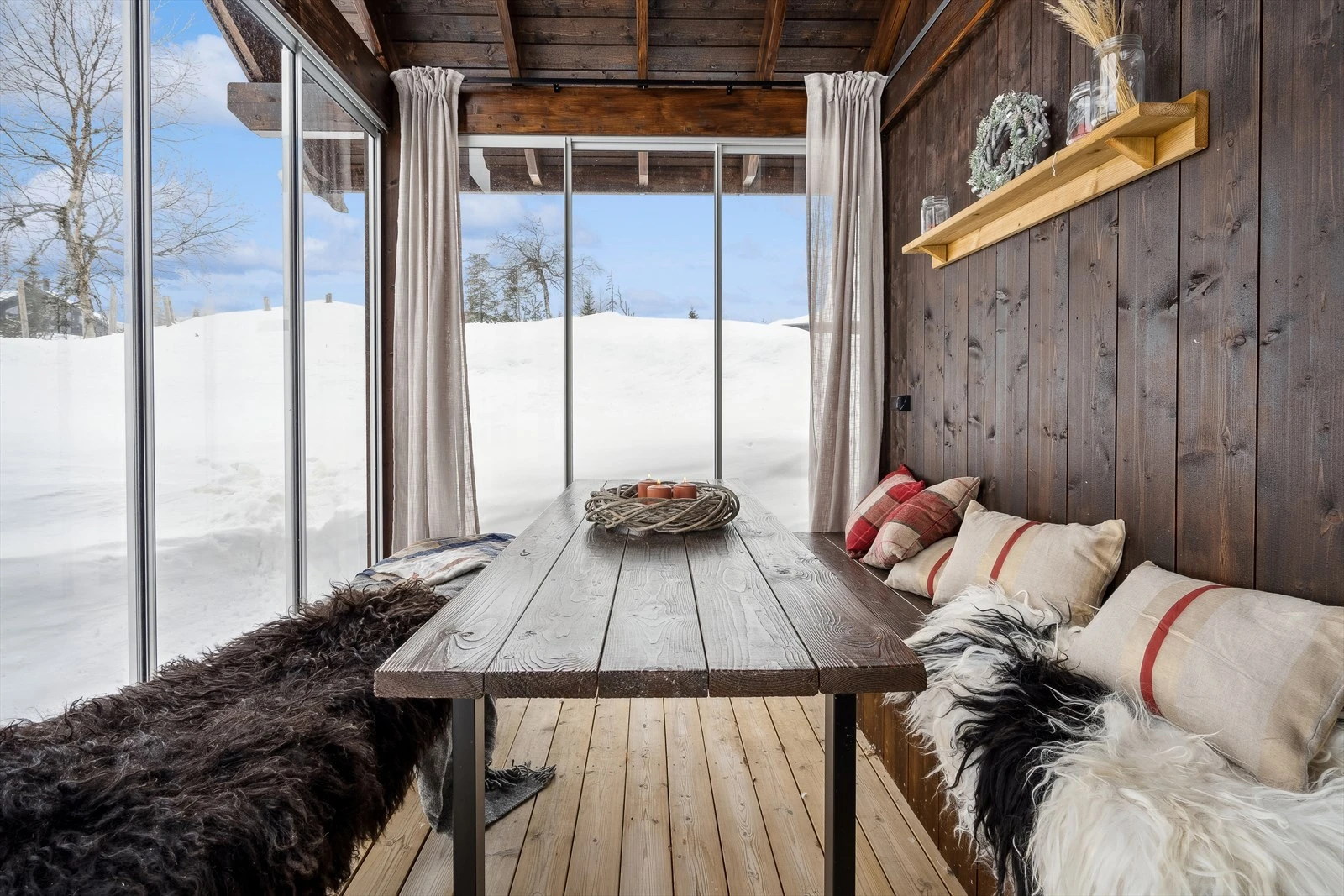 Når været sier nei har du også en plass med tak Galleribilde