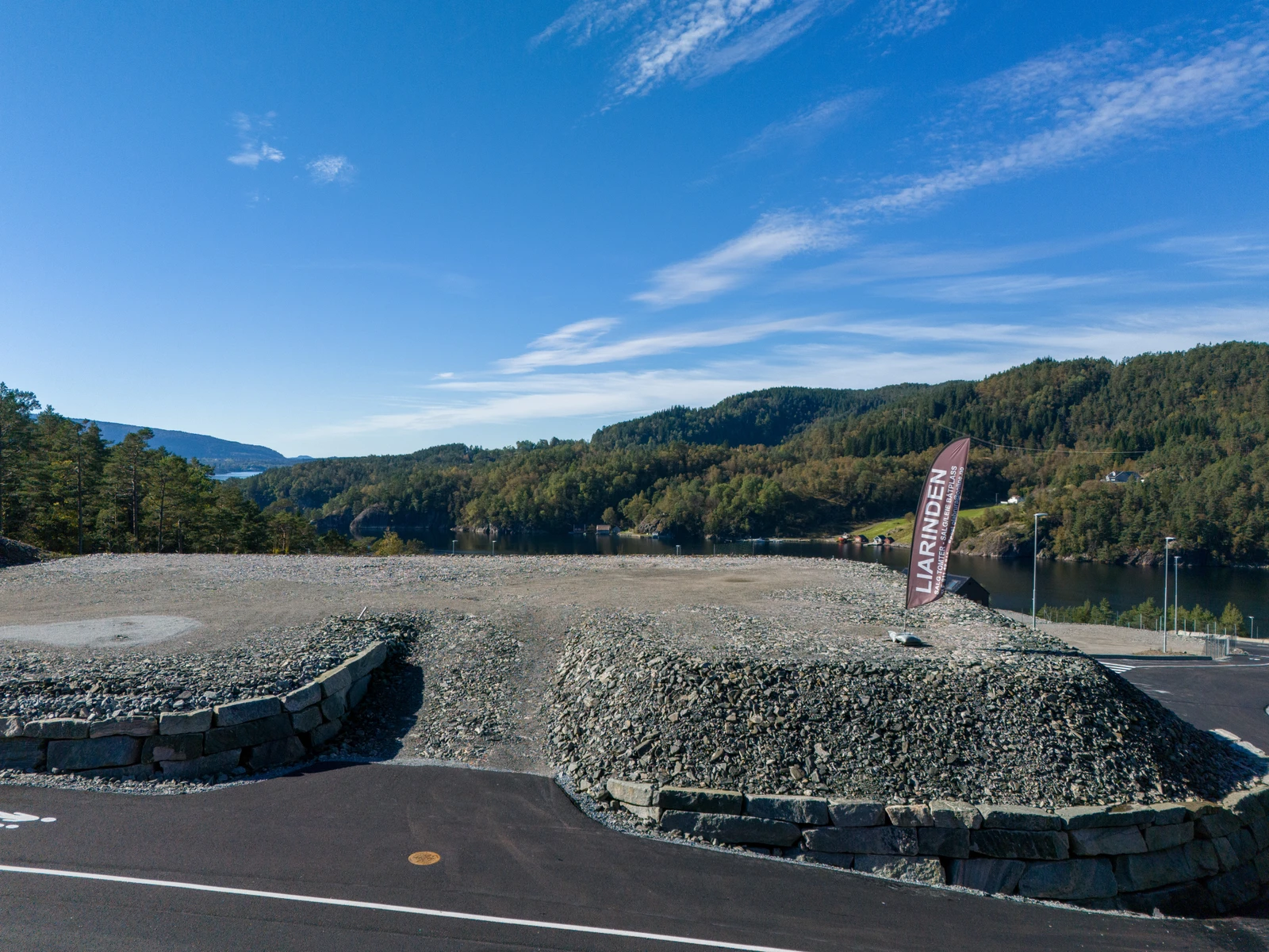 Tomt 9 - Tomte Areal: 733m²
Pris: 1.125.000.- +
Omkostning: 75 000,- Galleribilde