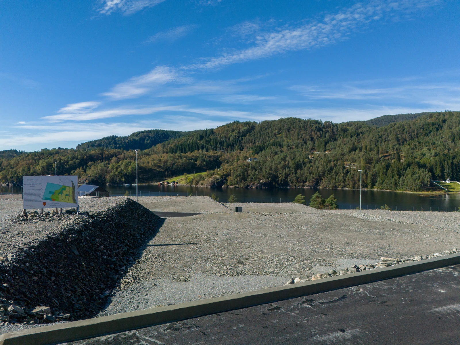 Tomt 6 - Tomte Areal: 394m²
Samlet pris på tomt 5 & tomt 6 - 1.085.000,-
+ omkostninger 74 000,- Galleribilde