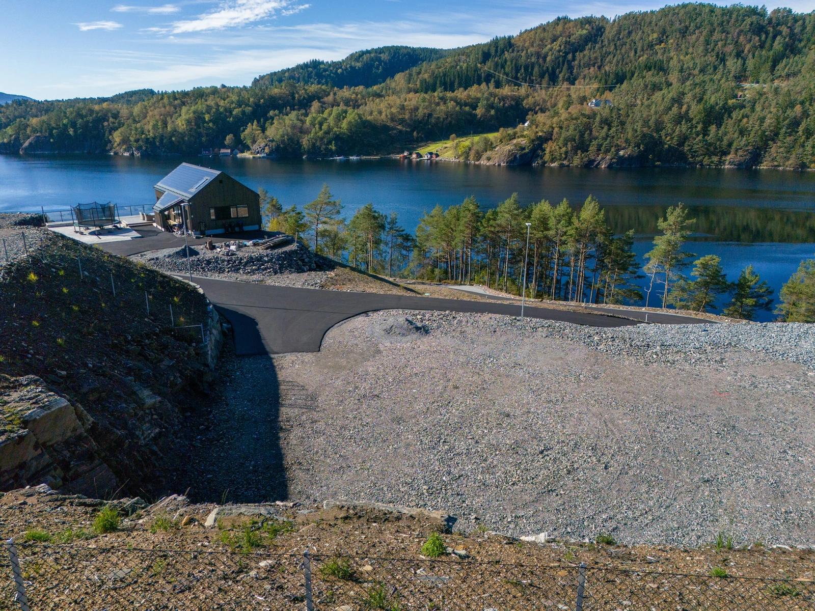 Tomt 22
Tomte Areal: 758m² Pris: 990.000.- +
Omkostning: 72 000,- Galleribilde