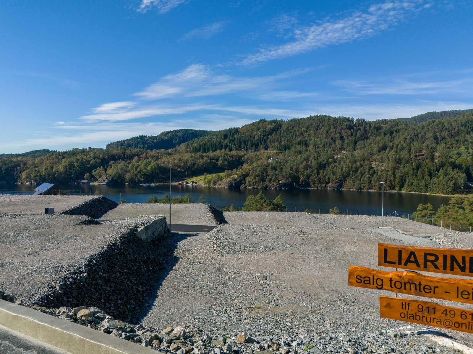 Tomt 4 - Tomte Areal: 455m²
Samlet pris på tomt 3 & tomt 4 - 1.125.000,-
+ omkostninger 75 000,- Galleribilde