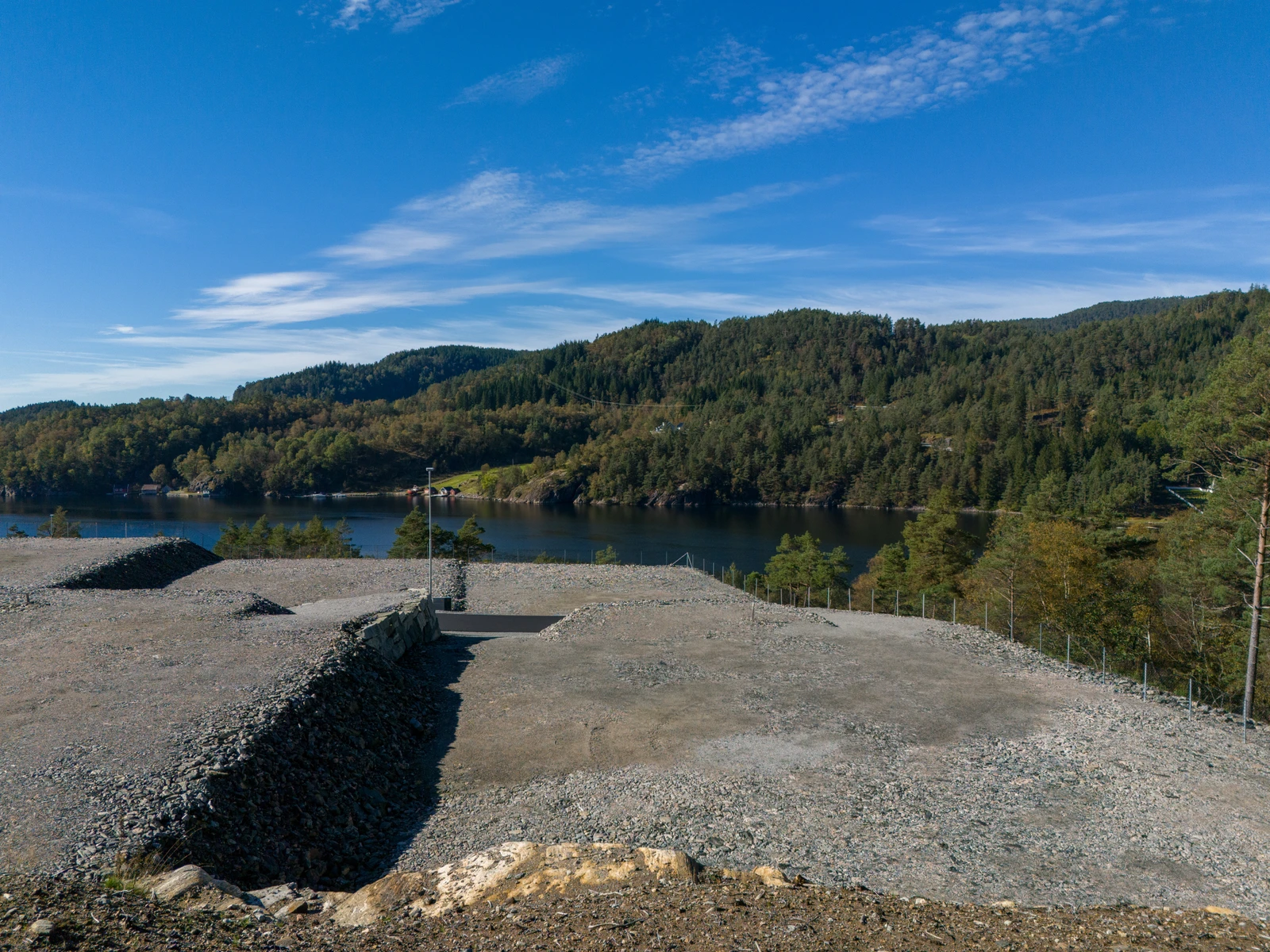 Tomt 2 -Tomte Areal: 460m²
Samlet pris på tomt 1 & tomt 2 - 1.125.000,-
+ omkostninger 75 000,- Galleribilde