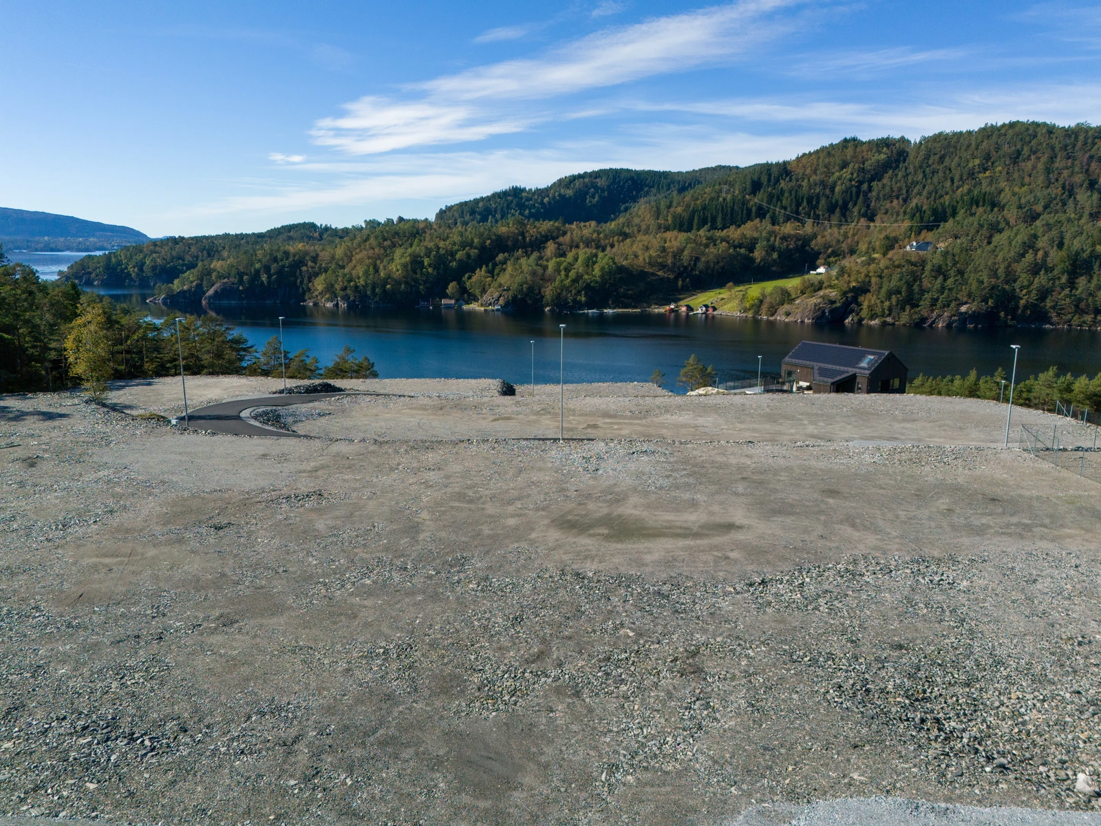 Tomt 18
Tomte Areal: 708m²
Pris: 1.100.000.- +
Omkostning: 74 500,- Galleribilde