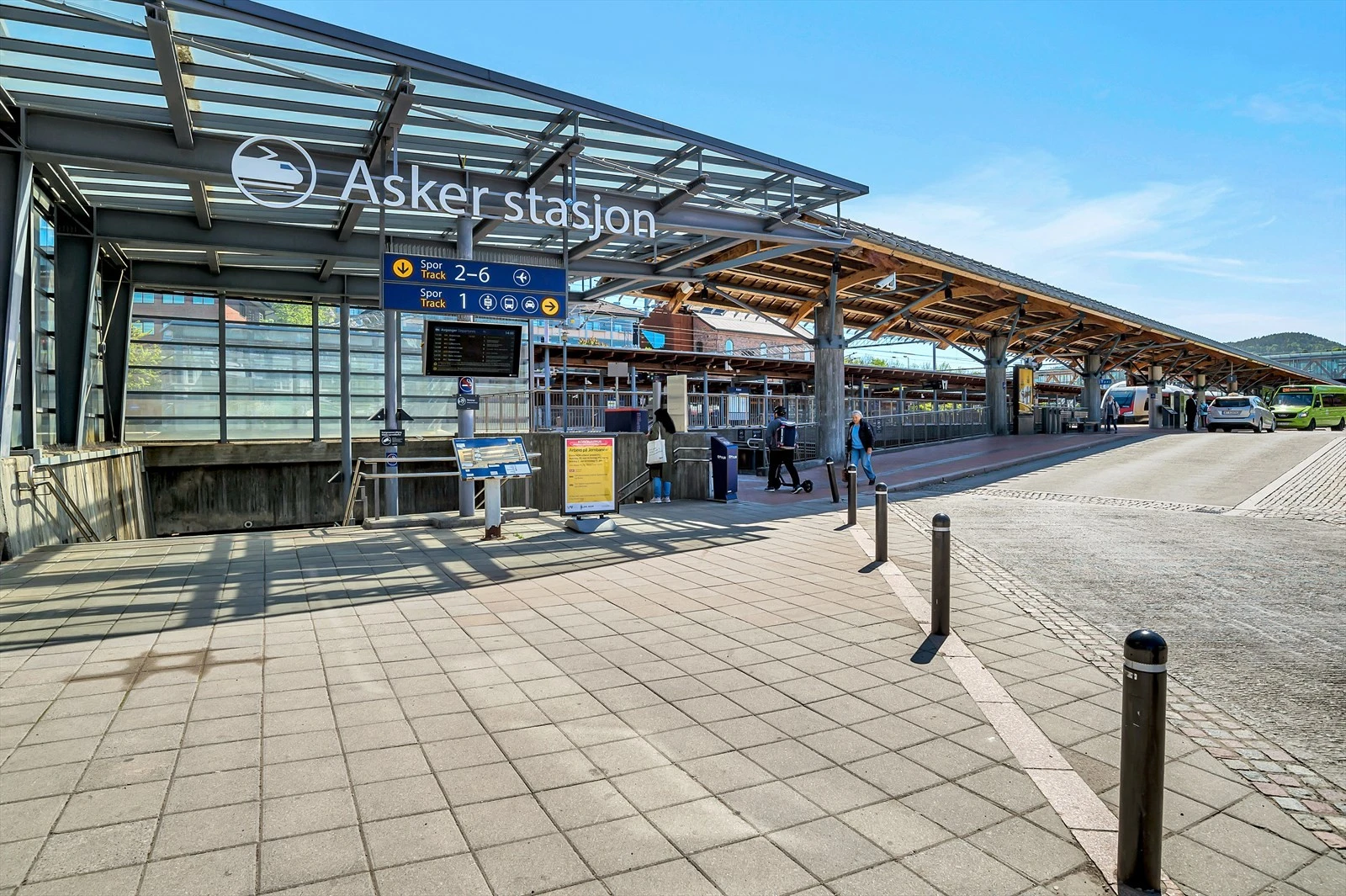 Fra Asker stasjon tar du deg enkelt inn til Oslo, Drammen eller Gardermoen. Galleribilde