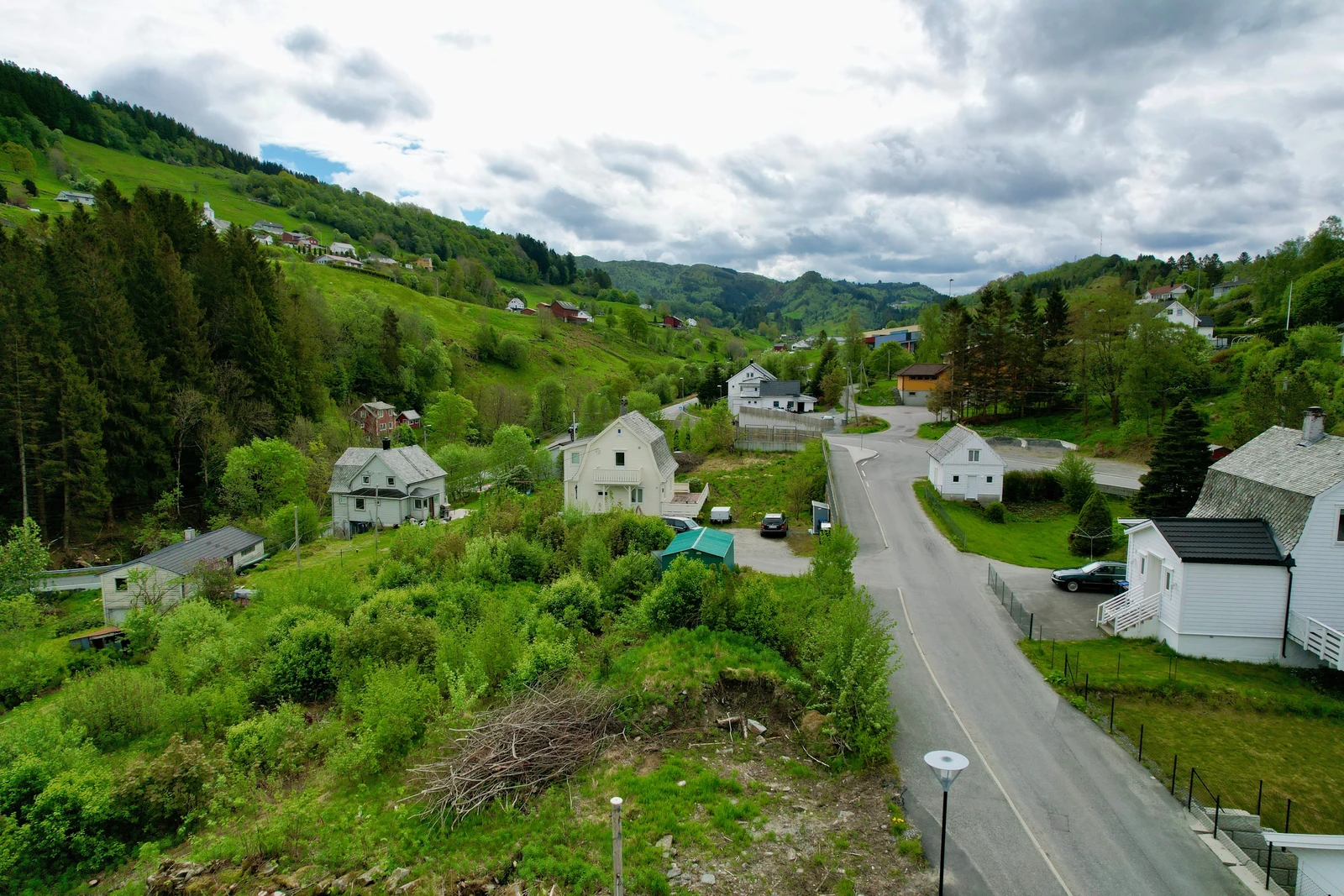Fortau er etablert til skole / buss stopp. Galleribilde