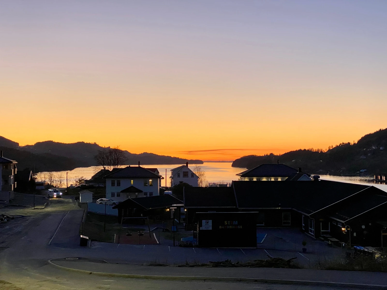 Kveldsbilde fra tomte område. Galleribilde