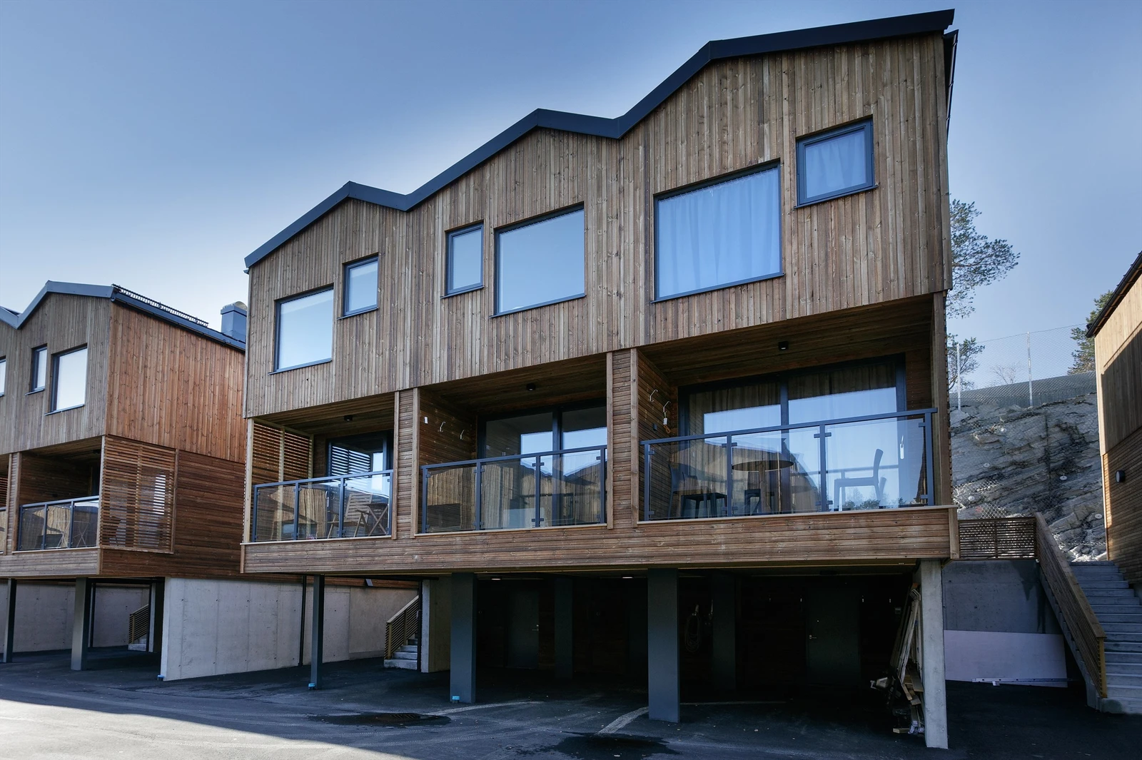 Krogsveen Sunnmøre v/Eiendomsmegler Harald Osdal har gleden av å presentere en ny moderne innflytningsklar fritidsleilighet ferdig møblert over 2 plan Galleribilde