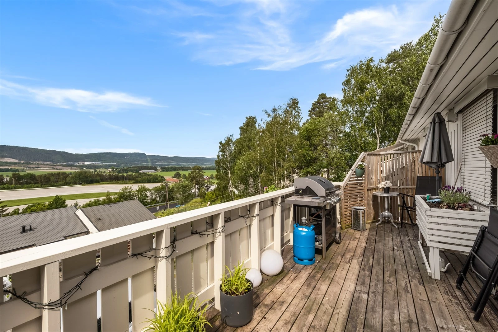 Terrasse med landlig og flott utsikt