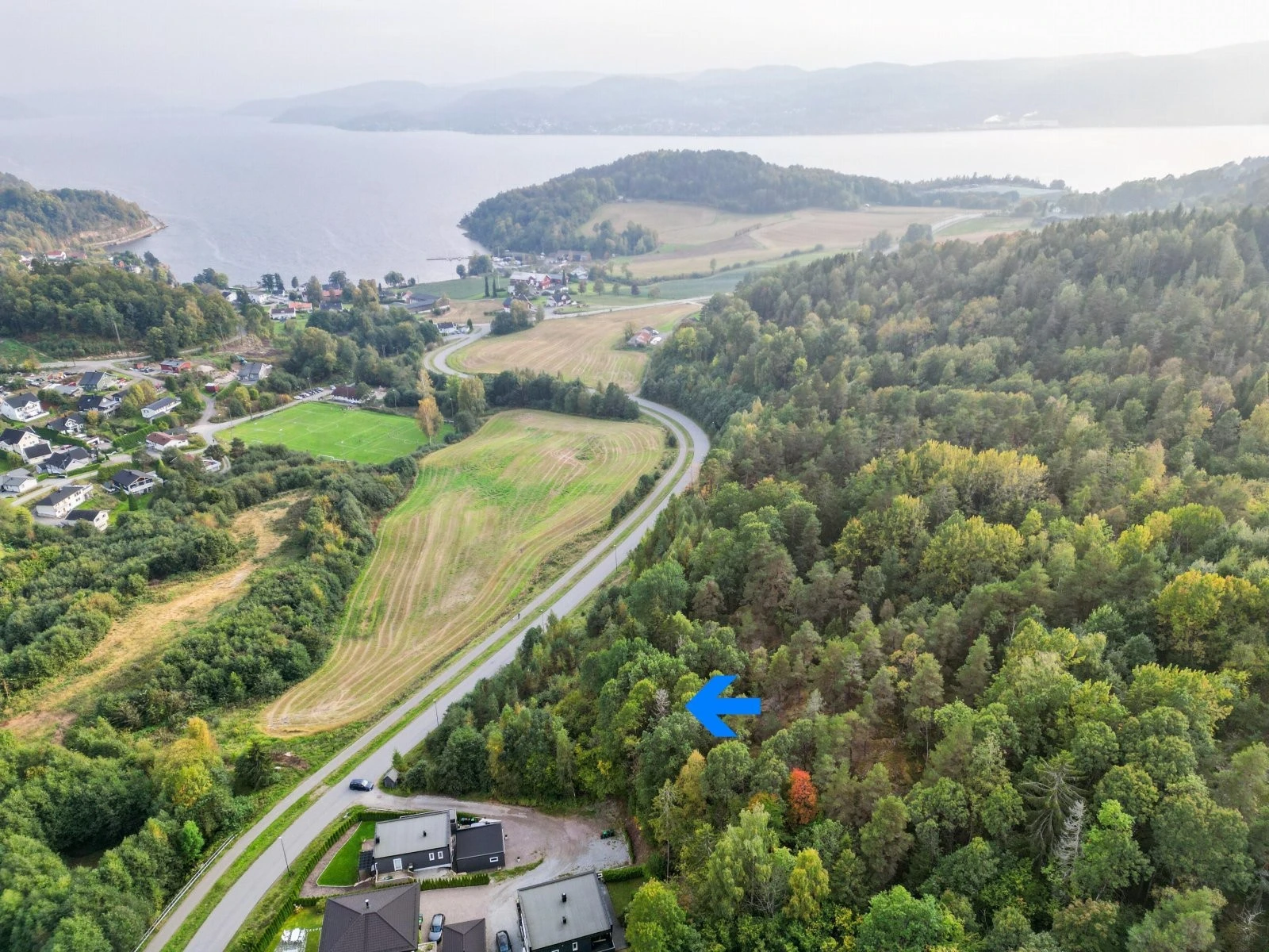Kun noen hundre meter fra fjorden med badeplass Galleribilde