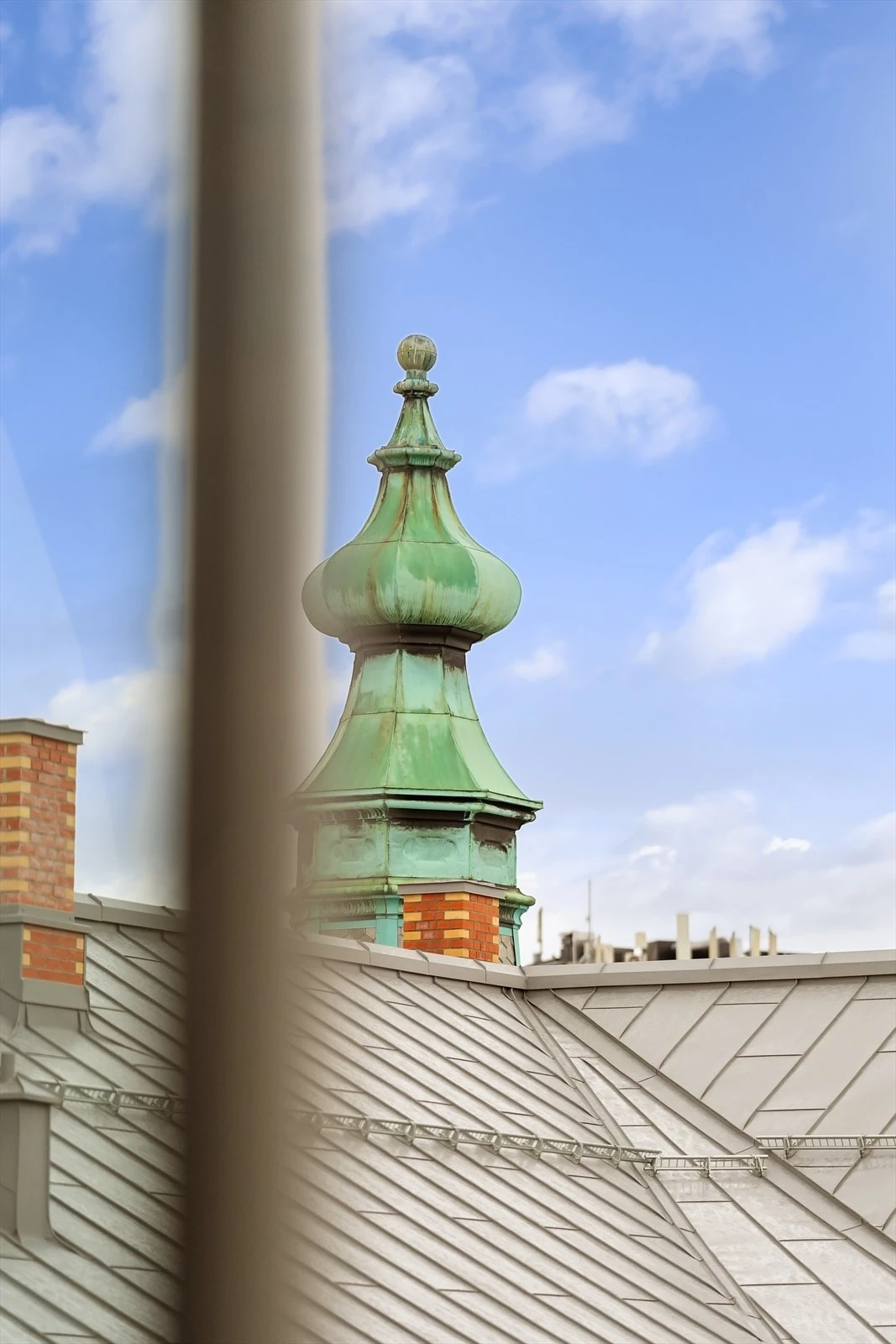 Her bor man uten innsyn, men stilig utsikt mot unike piper og tårnoppbygg. Galleribilde