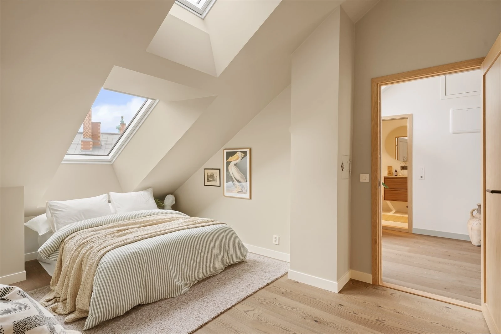 Soverommet vender mot stille, indre gårdsrom. Galleribilde