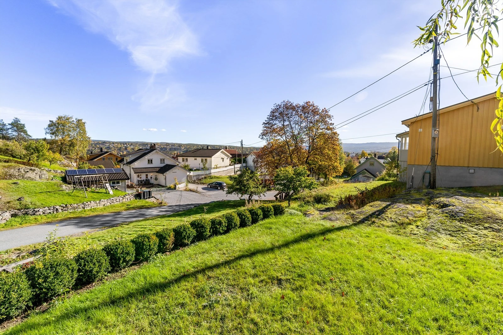 Fra tomten har du flott utsikt i flere retninger. Galleribilde