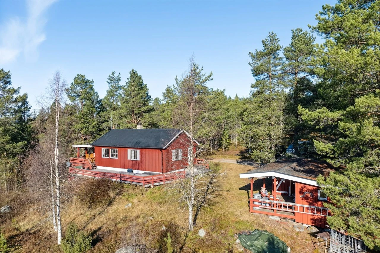 Hyggelig fritidseiendom med hytte og anneks i flotte naturomgivelser! Galleribilde