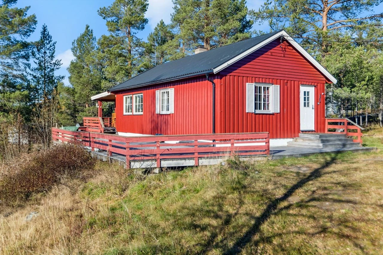 Velkommen til Storåsen 89 - en koselig og innholdsrik fritidseiendom med usjenert beliggenhet i nordre Osen. Galleribilde