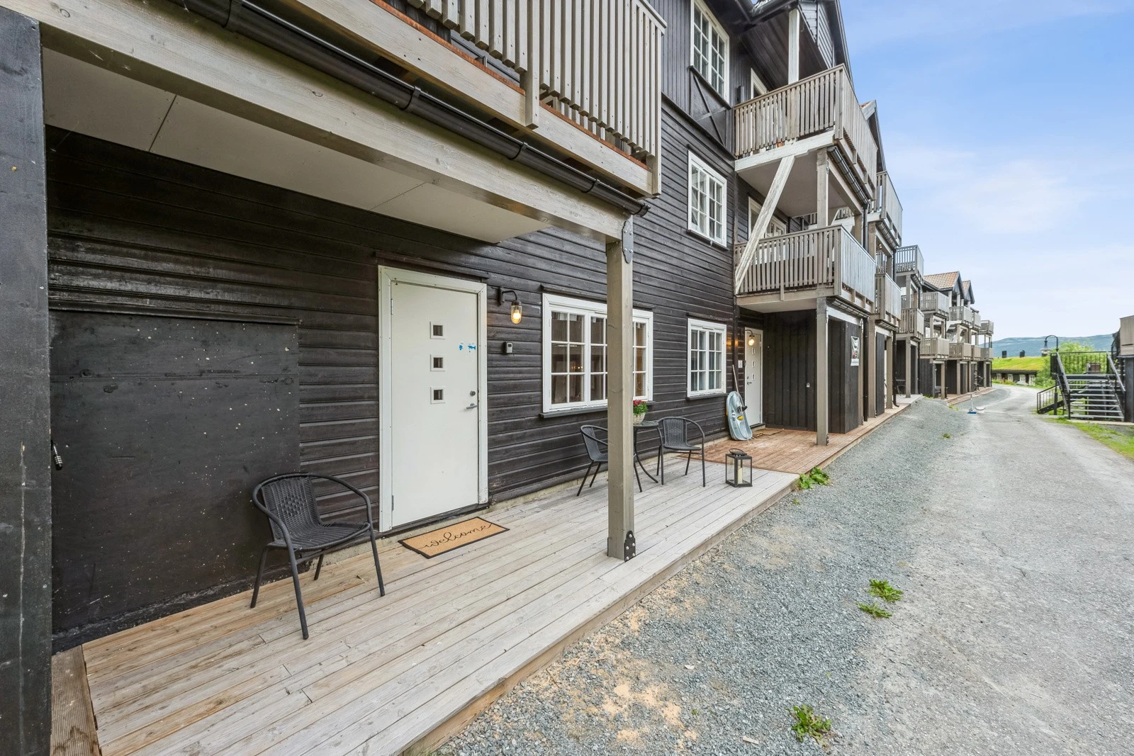 Flott inngansparti med mulighet for utemøblement. Galleribilde