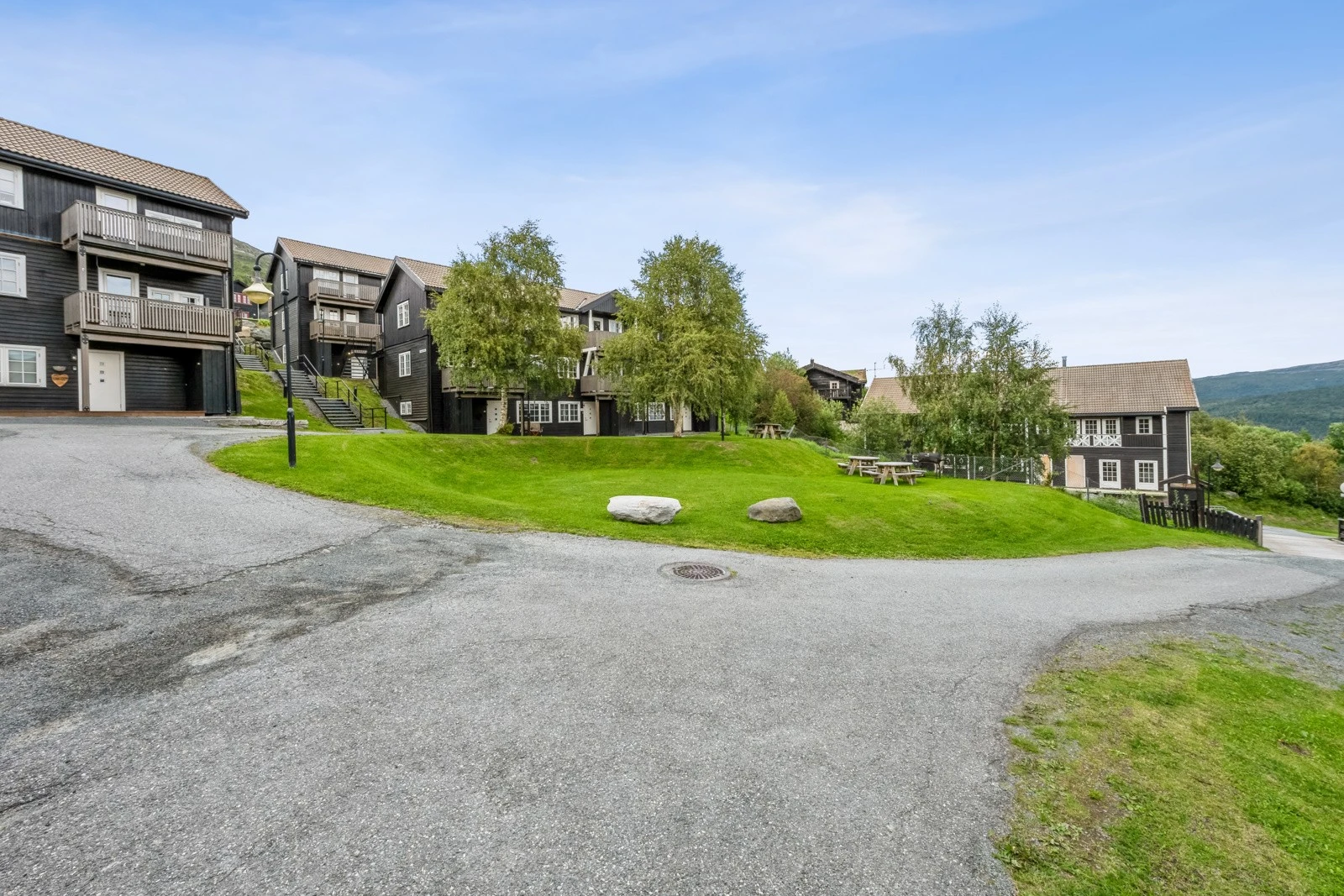 Eiendommen har nydelig utsikt over den flotte Oppdalsnaturen, og har Stølen skisenter som nærmeste nabo. Galleribilde