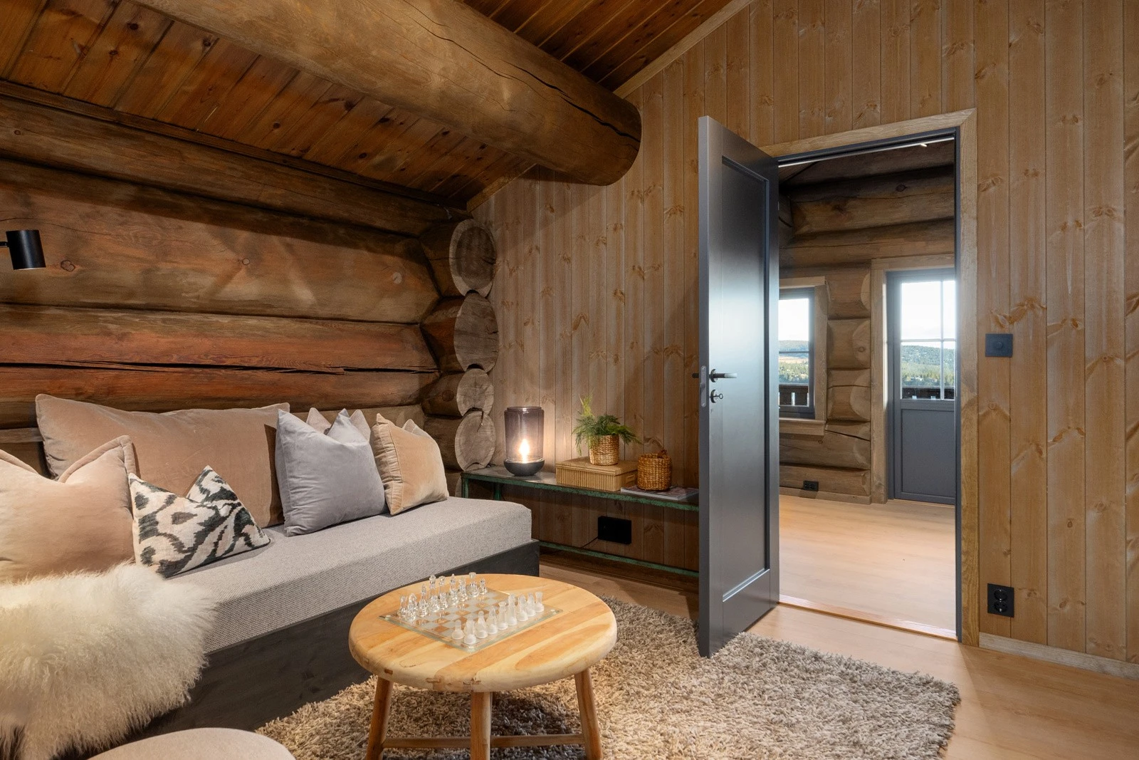 Fra tv-stue mot soverom i 2.etasje Galleribilde