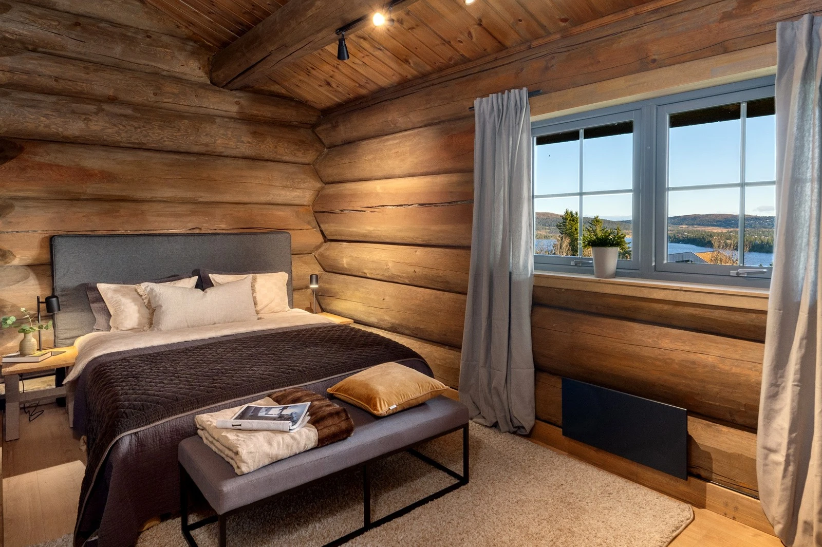 Hovedsoverom 1.etasje med flott utsikt Galleribilde