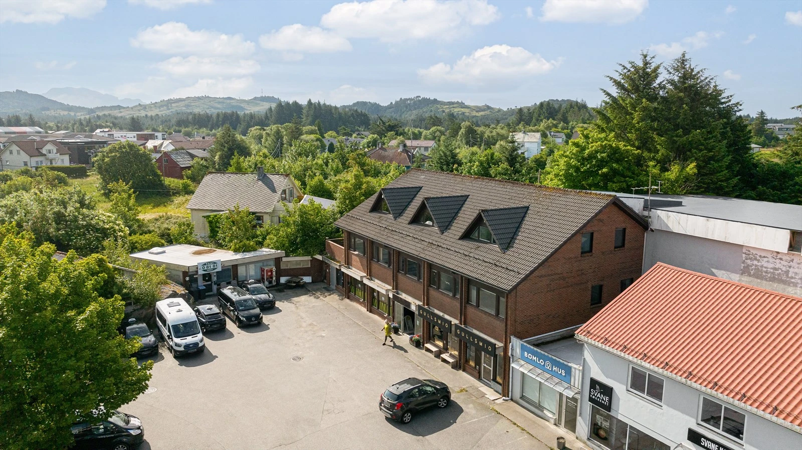 Parkeringsplass tilhørende forretningsbygg Galleribilde