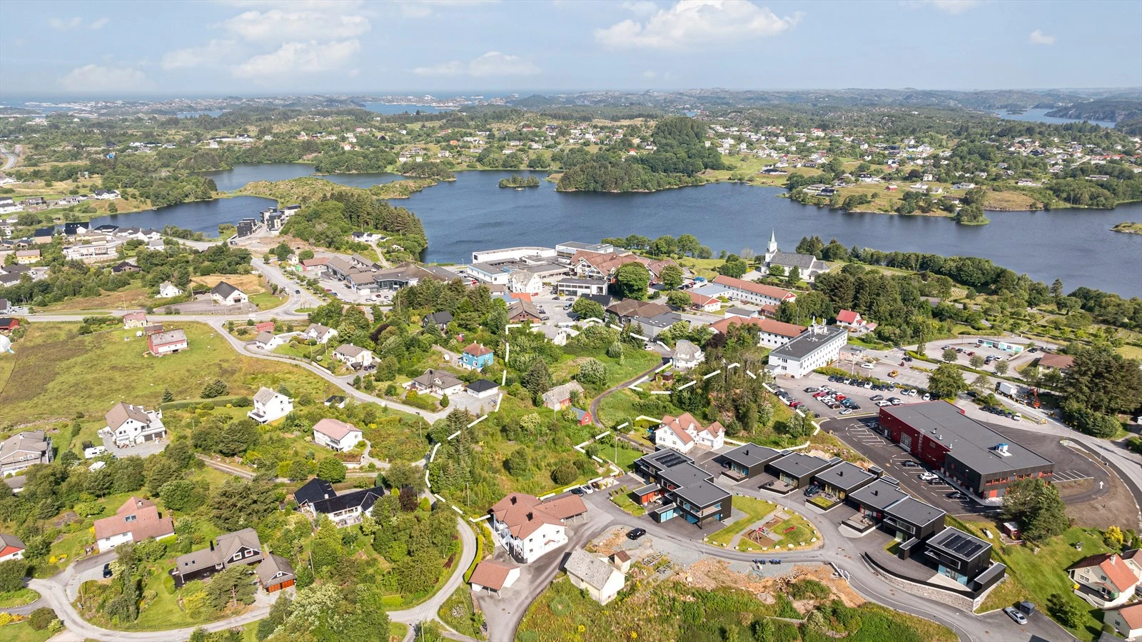 Utviklingsområde og forretningsbygg midt i Svortland sentrum Galleribilde