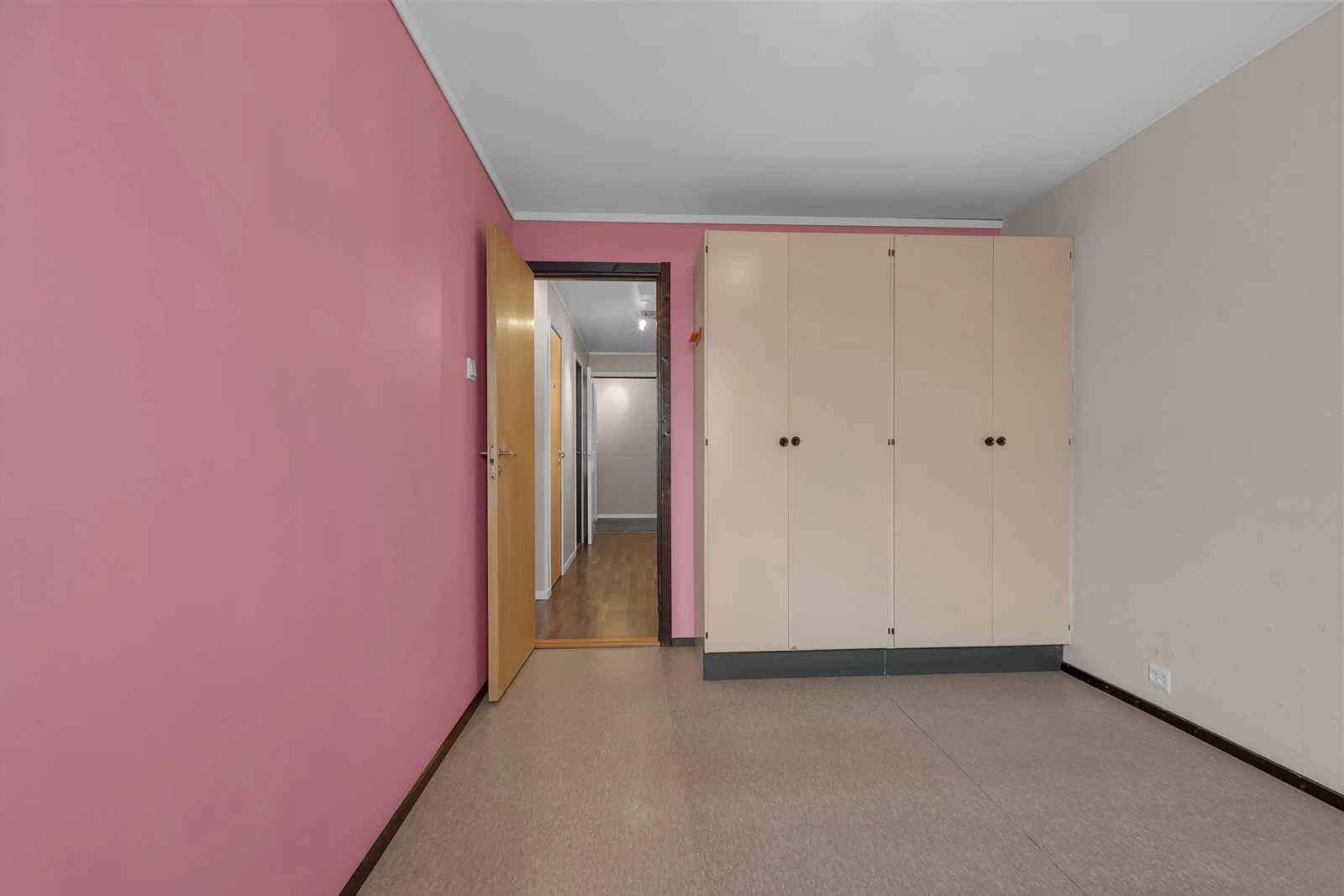 Soverom 2 ligger i front av leiligheten og er på ca. 10m2 Galleribilde