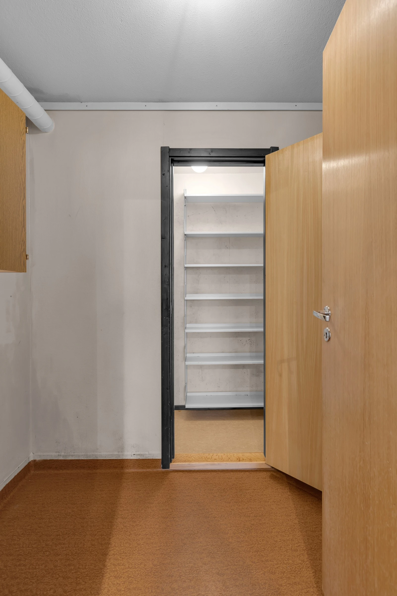 Vaskerom og videre inn til bod Galleribilde