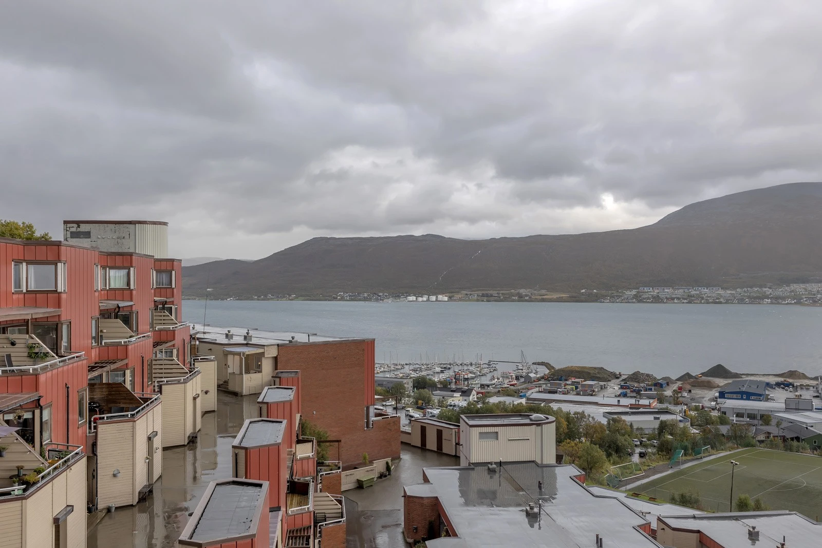 Utsikten 319 er en svært godt plassert 4-roms hjørneleilighet i øverste rekke Galleribilde