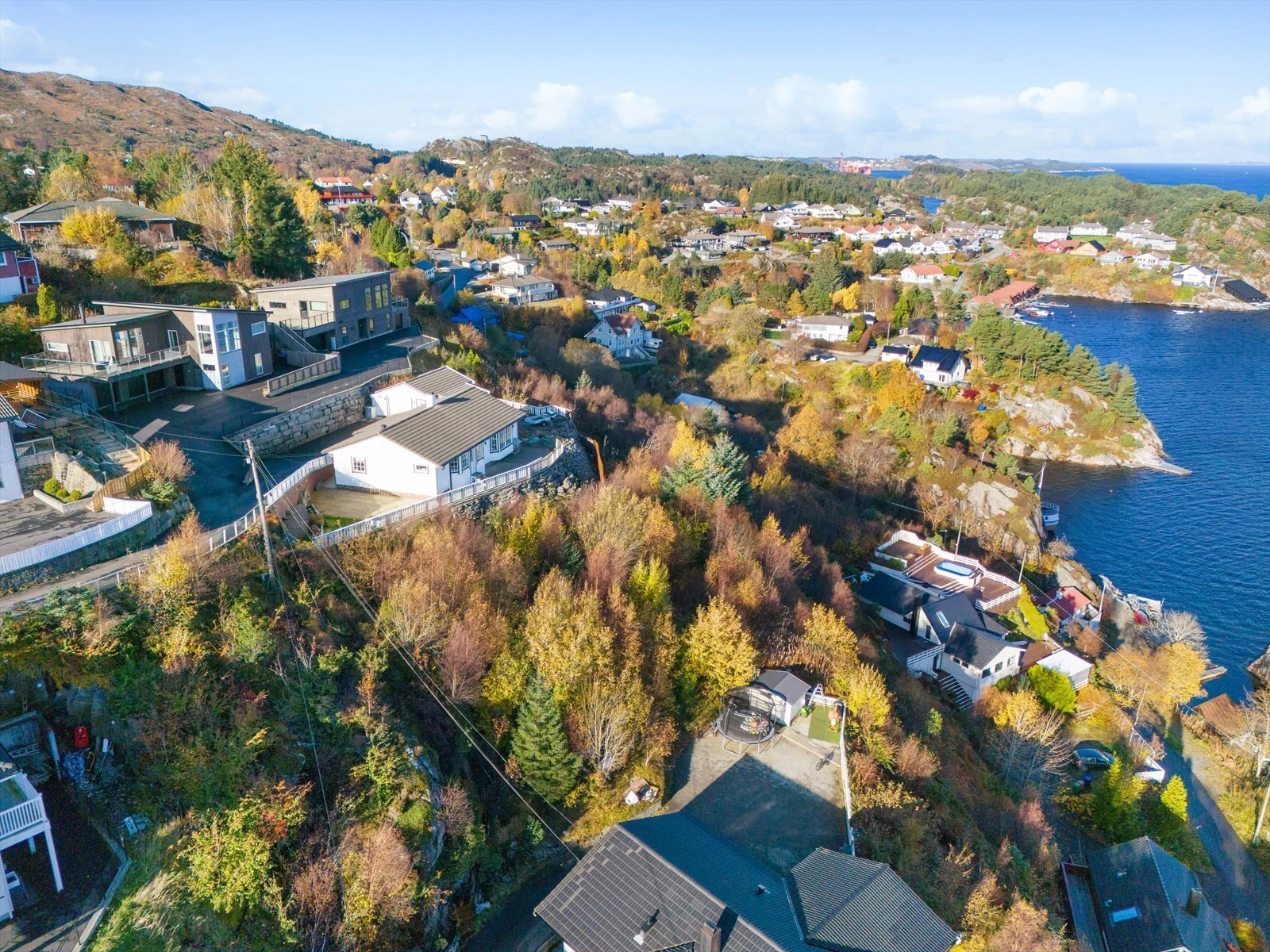 Området består av en god blanding av eldre og nye boliger Galleribilde
