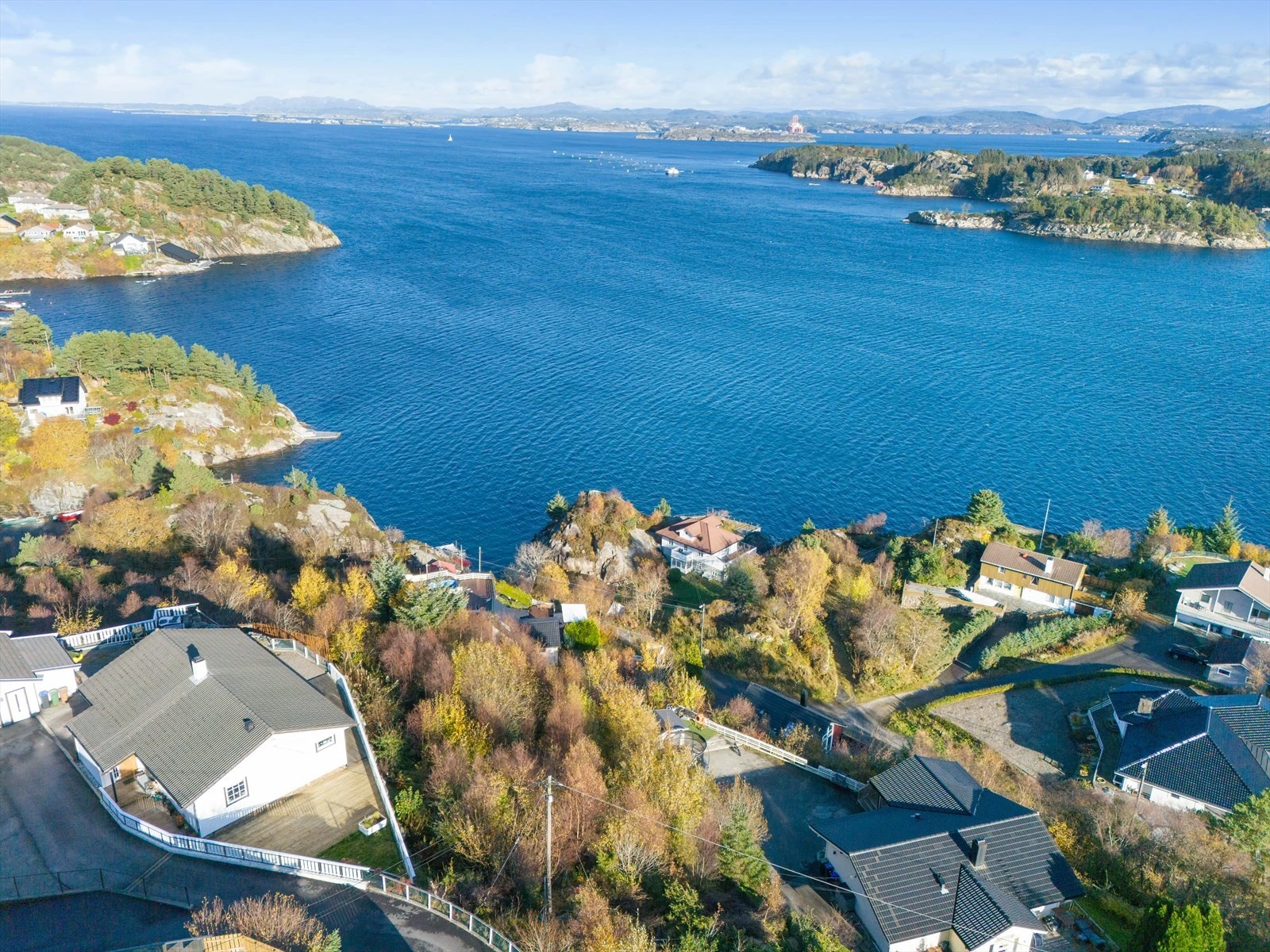 EiendomsMegler 1 og Merete Seim har gleden av å presentere ubebygd tomt på Vardebrekkena Galleribilde