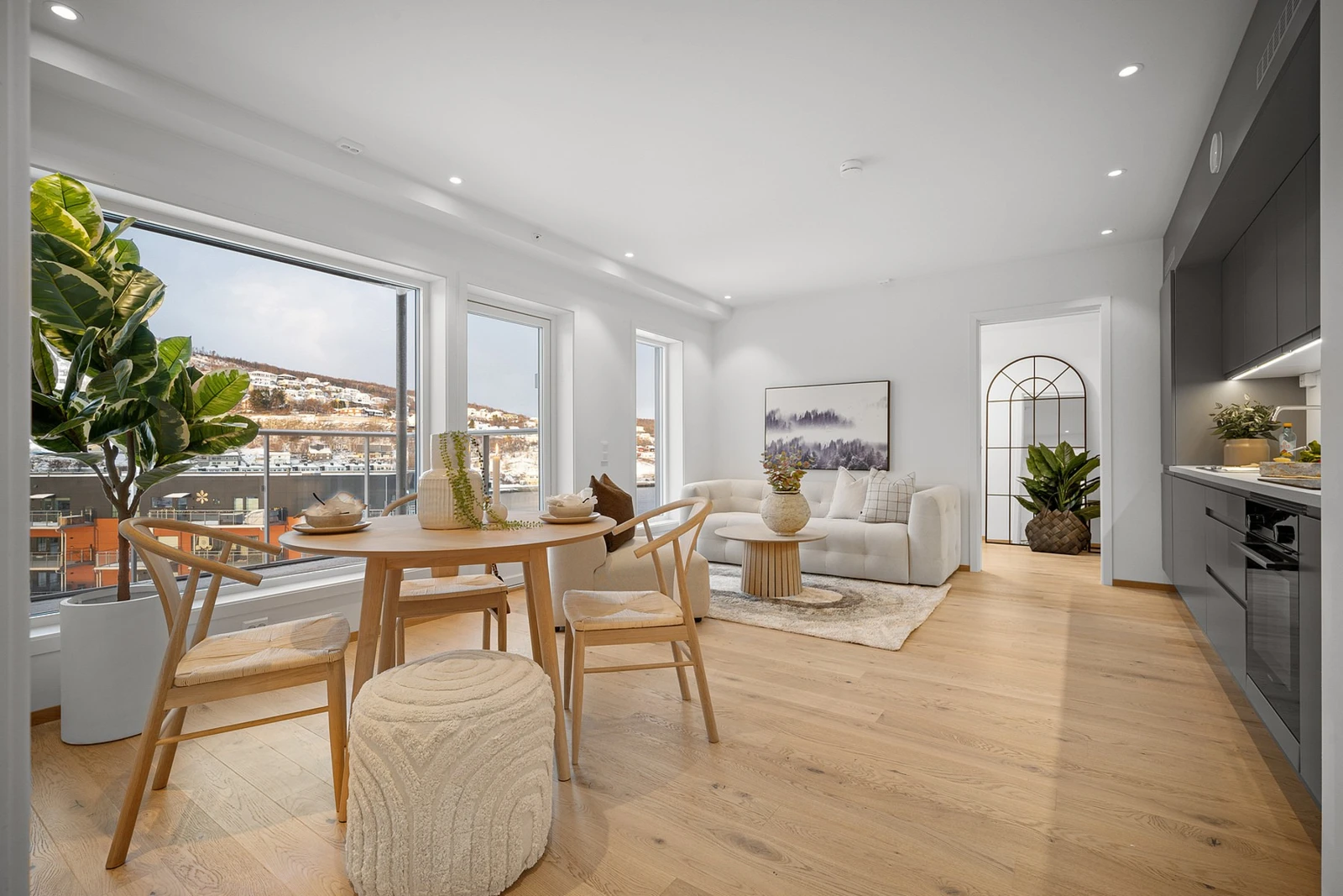 Velkommen inn - vi begynner i boligens hjerterom, stua! Galleribilde