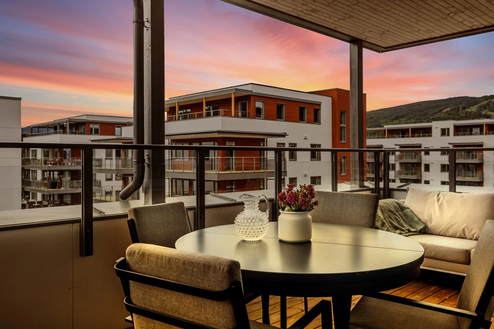 Det er god plass til utemøblement og grill Galleribilde