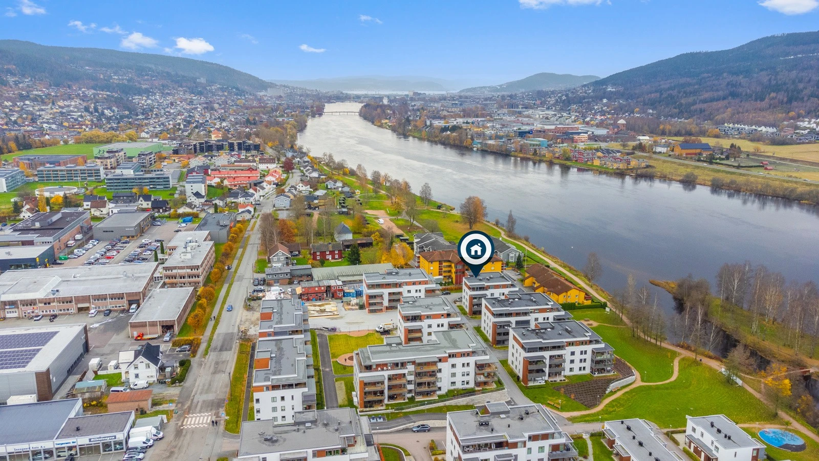 I Pålsøya Park bor du idyllisk i fredelige omgivelser kun noen få meter fra elvebredden med populær tursti rett utenfor døren som tar deg med helt inn til sentrum Galleribilde